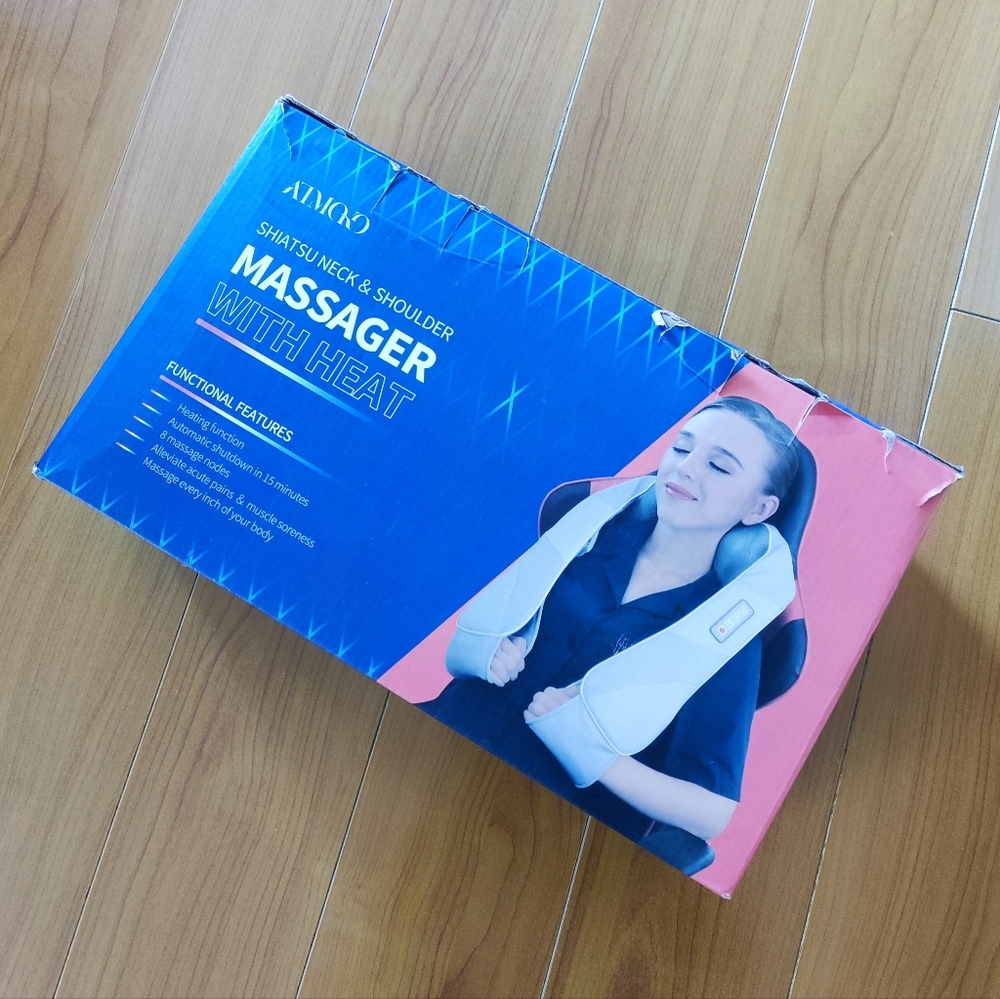 Shiatsu neck and shoulder massager with heat